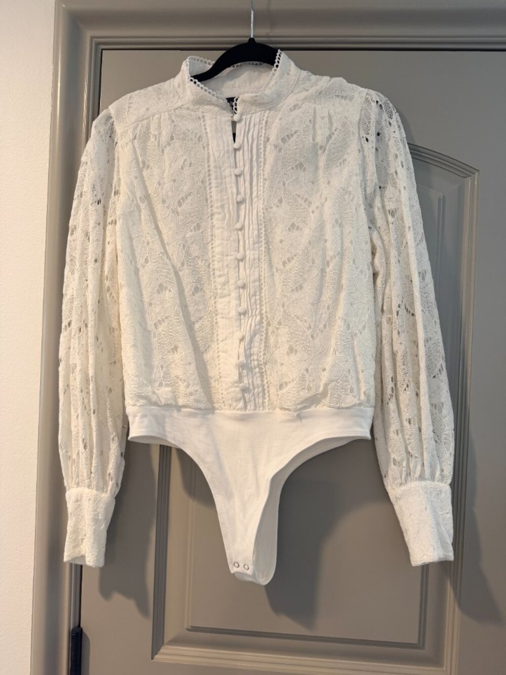White Bardot "Remy" Lace Bodysuit -SIze 8 - Picture 2 of 6